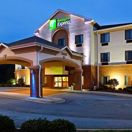 Holiday Inn Express Forest City By Ihg Bagian luar foto